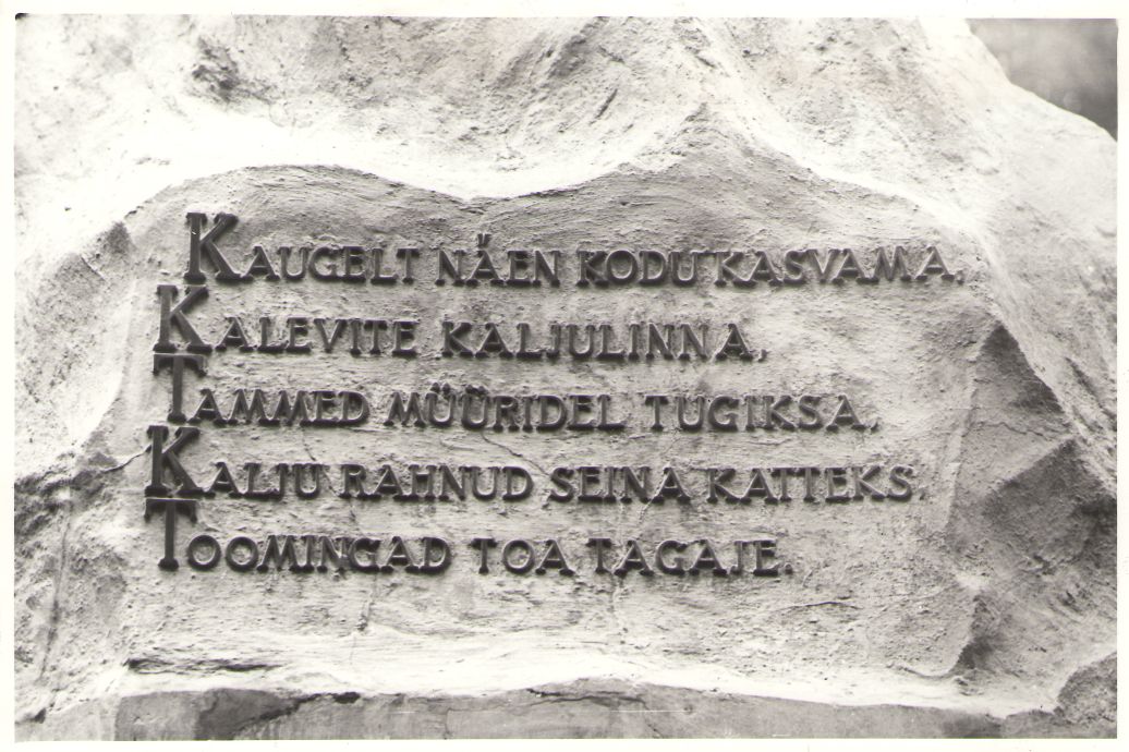 Foto. Tekst Fr. R. Kreutzwaldi mälestussambal pärast restaureerimist. Võru, 1976.