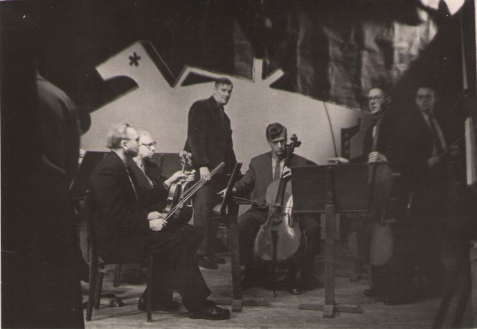 Foto. Eesti Raadio sümfooniaorkester esinemas Kalevipoja I saates, Tallinna Telestuudios, 1961.