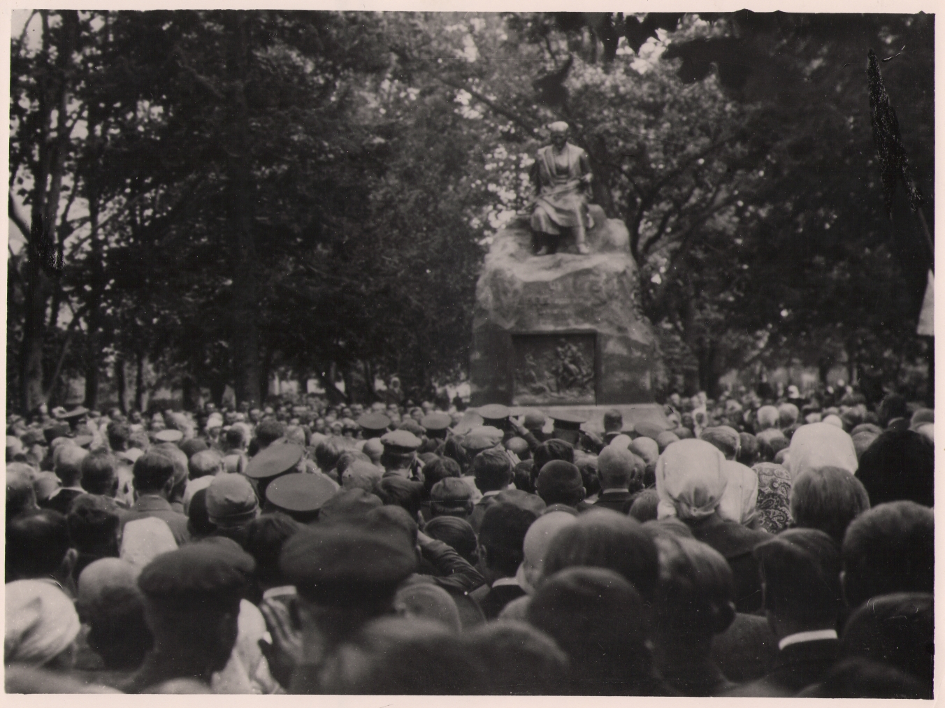 Foto. Fr. R. Kreutzwaldi mälestussamba avamine Võru pargis 29.08.1926.