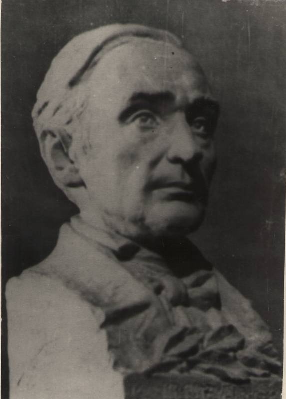 Foto. Büst Fr. R. KREUTZWALD (kips).