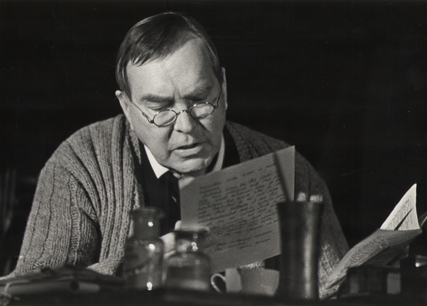 Foto. Näitleja Heino Mandri (Fr. R. Kreutzwald) etenduses VIRU LAULIK JA KOIDULA. 1982.