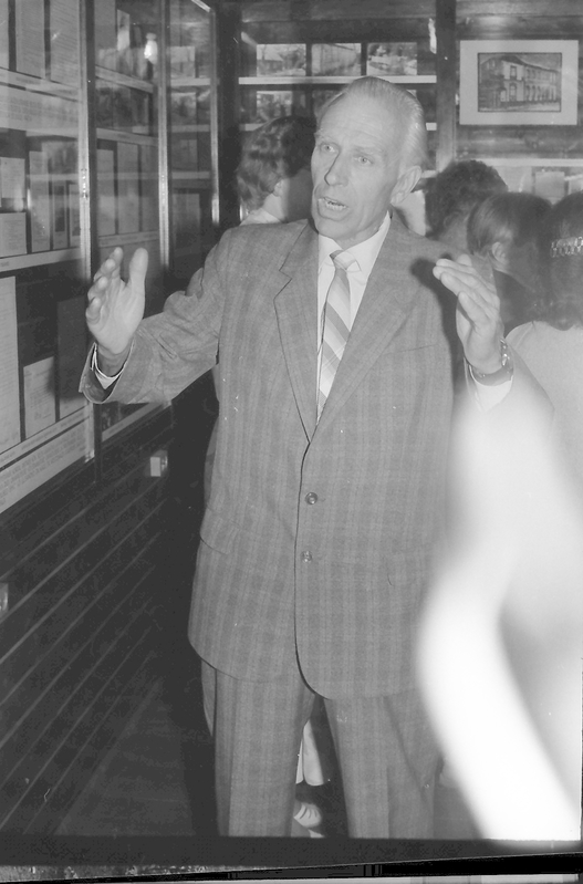 Foto. A. Krull oma 70. sünnipäeval. Võru, 07.09.1992.