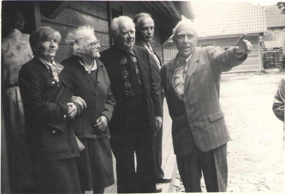 Foto. A. Krull oma 70. sünnipäeval. Võru, 07.09.1992.