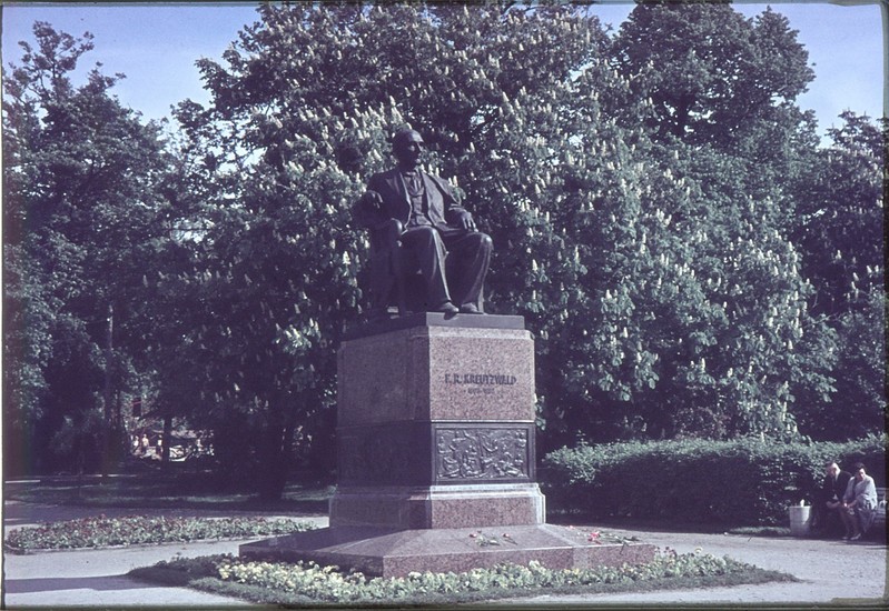 Diapositiiv. Kreutzwaldi mälestussammas Tallinnas, 1968.