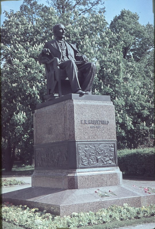 Diapositiiv. Kreutzwaldi mälestussammas Tallinnas, 1968.