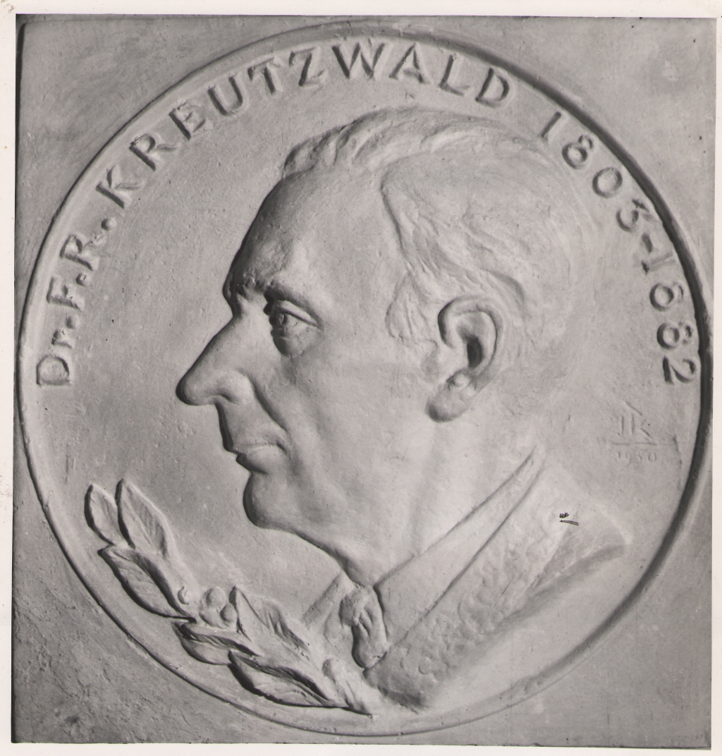 Foto. Reljeef  Fr. R. KREUTZWALD 1803-1882 (J. Raudsepp,1950).