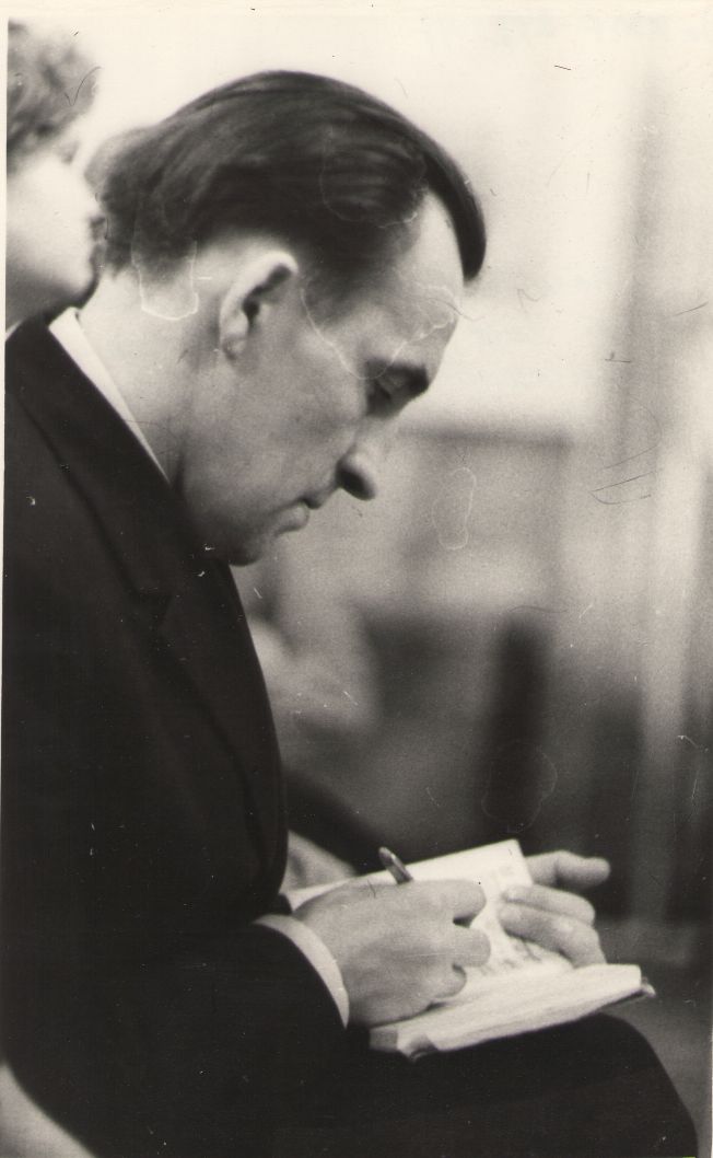 Foto. Kaupo Deemant II Kreutzwaldi päeval 18.12.1971, Võru.