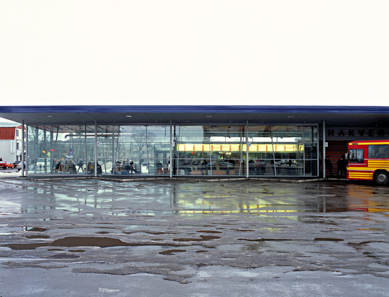 Rakvere bussijaam, AB Eek & Mutso, arhitektid Margit Mutso, Madis Eek