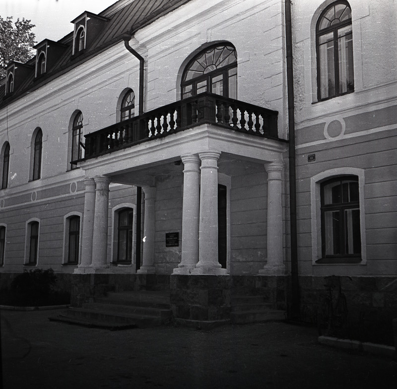 Kehtna mõis, portikus