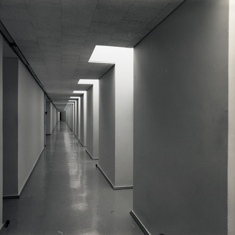 Projekteerijate maja Tallinnas. Interjöör: koridor. EAL 1986 fotokonkurss, foto seeriast Projekteerija