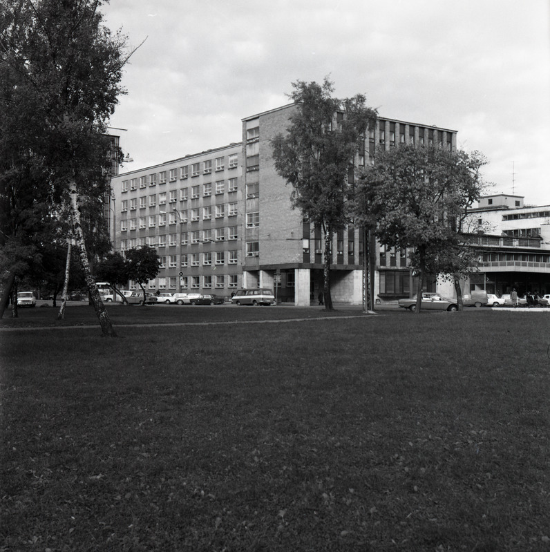 Riiklik Projekteerimisinstituut Eesti Tööstusprojekt peahoone Rävala pst. Arhitektid Voldemar Herkel ja Ülo Ilves. EAL 1986 fotokonkurss, foto seeriast Tommy