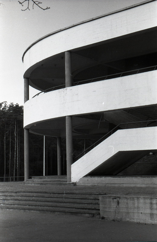 Pirita kaubanduskeskus. Arhitekt Hindrek Piiber. EAL 1986 fotokonkurss, foto seeriast M-2