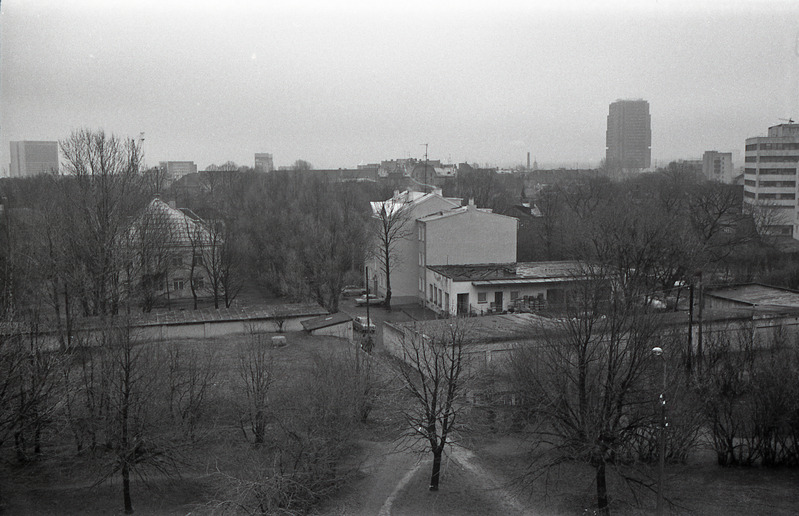 Kino Kosmos katuselt: Süda tn hoovid, vaade kesklinna suunas
