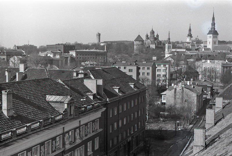 Kentmanni tn 9, Sakala kooperatiivelamu katuselt: vaade Toompea suunas