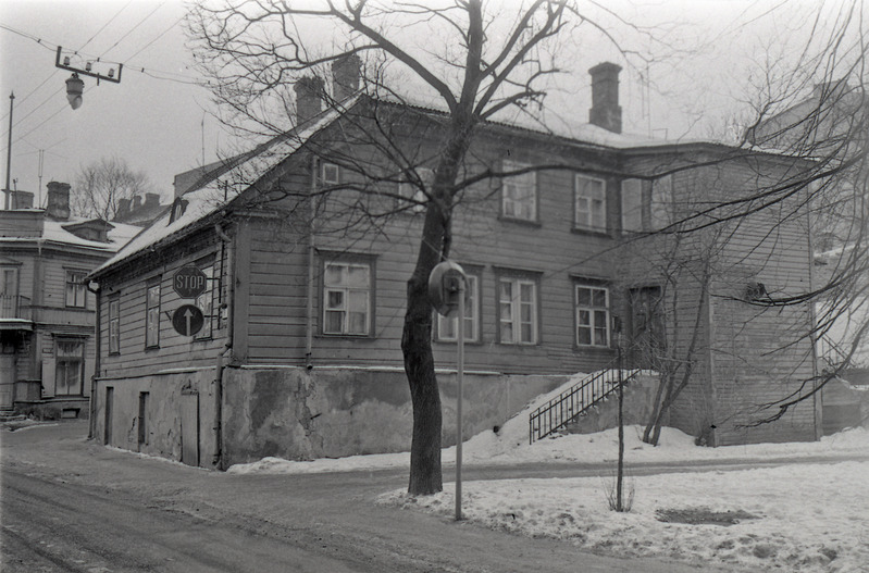 Sakala 22 / Tatari 8 puidust elamu (lammutatud)