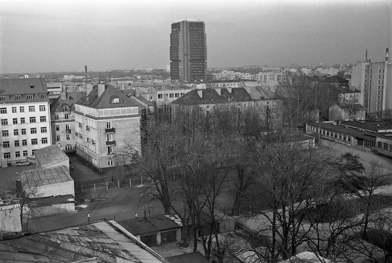 Tatari 21b katuselt, vaade kesklinnale, keskel Olümpia hotell
