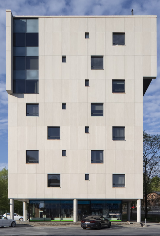 Äripindadega korterelamu Tallinnas Juhkentali 8. Arhitektuuristuudio Siim & Kreis, arhitektid Andres Siim ja Kristel Ausing