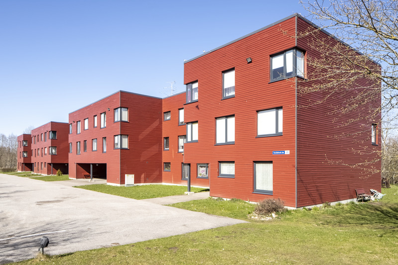 Iru munitsipaalmajad. Arhitektuuristuudio Siim & Kreis; arhitektid Andres Siim, Kristel Ausing ja Jan Skolimowski