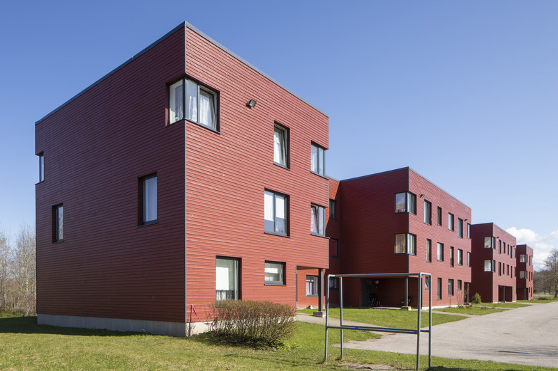 Iru munitsipaalmajad. Arhitektuuristuudio Siim & Kreis; arhitektid Andres Siim, Kristel Ausing ja Jan Skolimowski