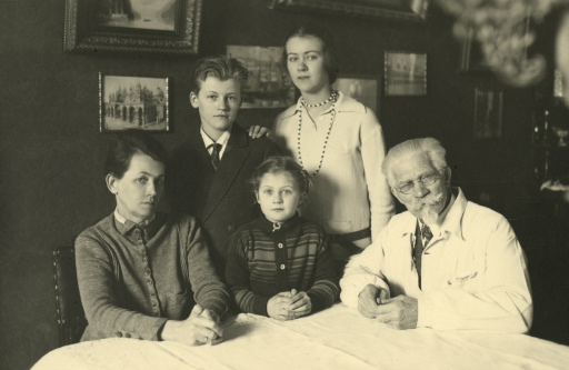 Amandus Adamson perekonnaga