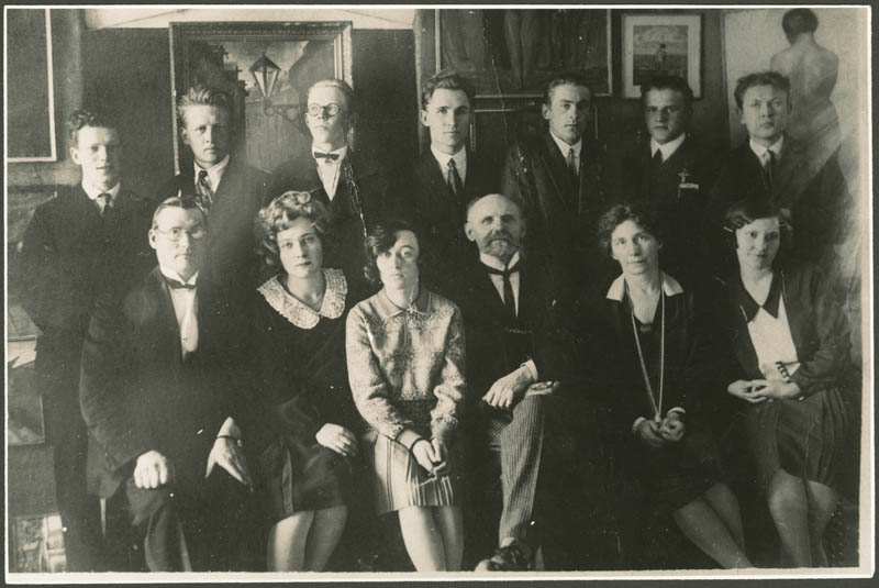 Ants Laikmaa oma endiste õpilaste seltskonnaga