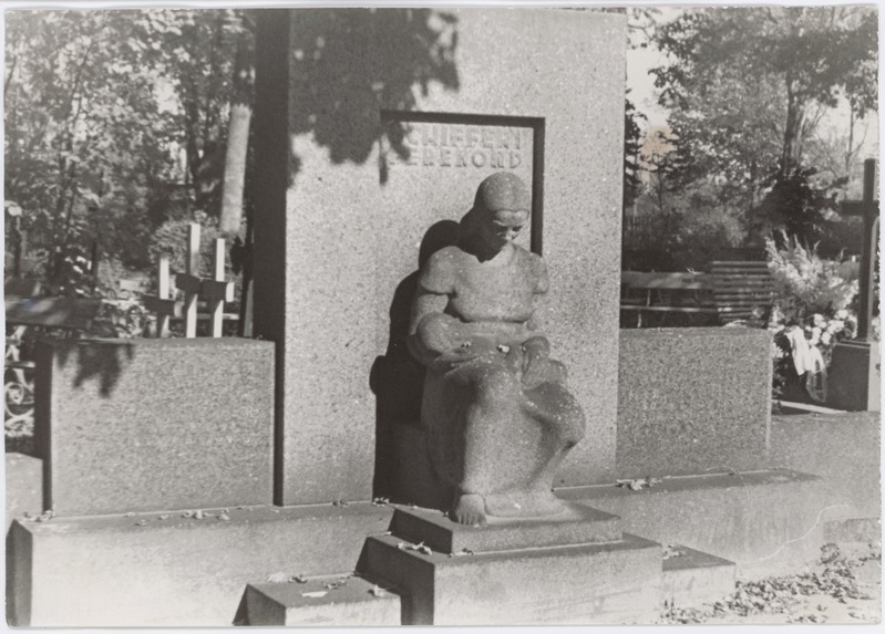 Perekond Schifferi hauamonument Tartu Pauluse kalmistul