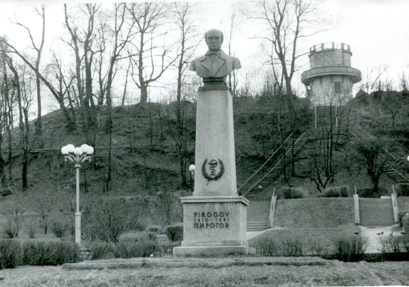 Juhan Raudsepp. Nikolai Pirogovi monument Tartus