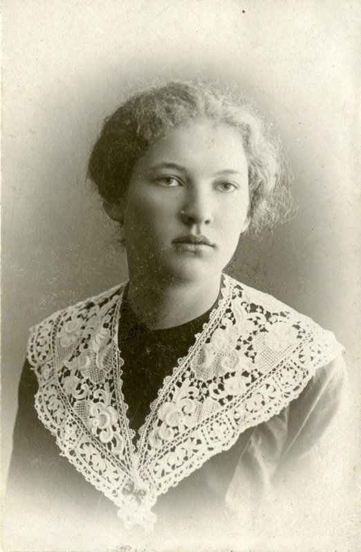 Lydia Mei kooliõpilasena