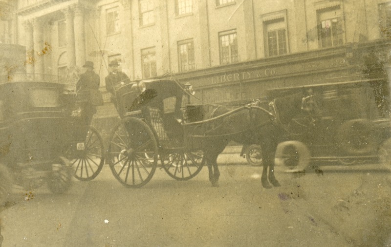 Tänav hobusekaarikutega