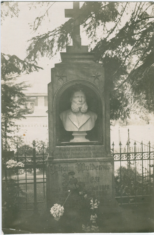 Johann Voldemar Jannseni hauamonument Tartu Maarja kalmistul