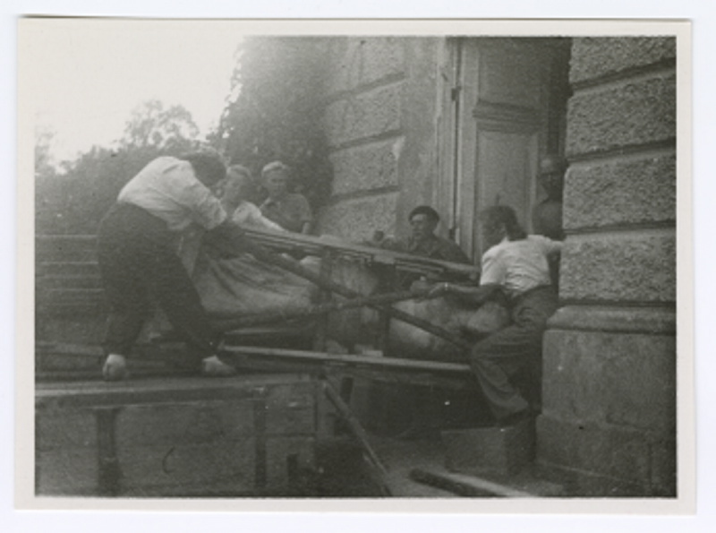 Milo Venuse transport mõisast välja