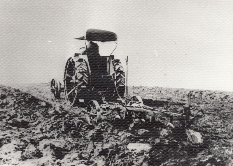 Künd traktoriga Titan Viiratsi mõisa põllul 1921.aastal