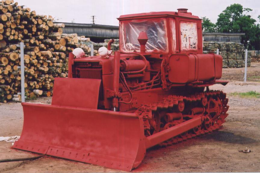 Restaureeritav buldooser DT-75 EPM-s