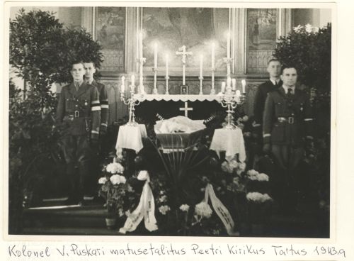 Kolonel V. Puskari matusetalitus Peetri kirikus Tartus 1943.a.