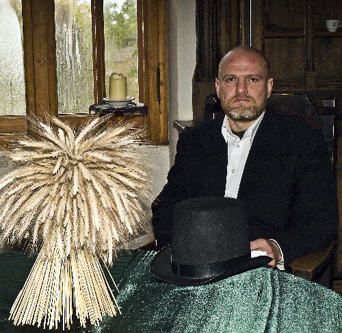 Rukkikrahvi rollis Tarmo Tagamets (Võru Teatriateljee näitleja)