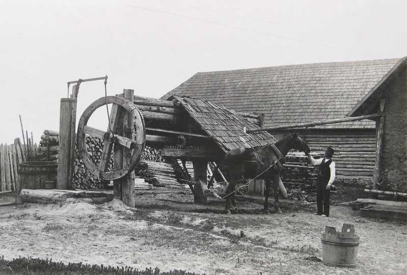 Vee pumpamine Akste külas