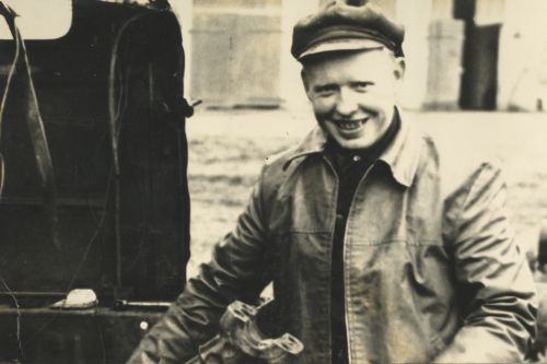 Endel Viigimäe, traktorist.