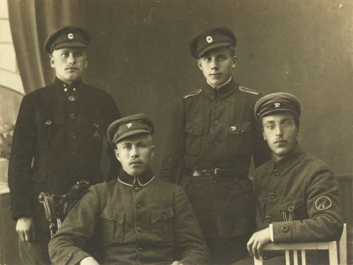 Endel Muna taga paremal relvavendadega Vabadussõjas 1919.a.