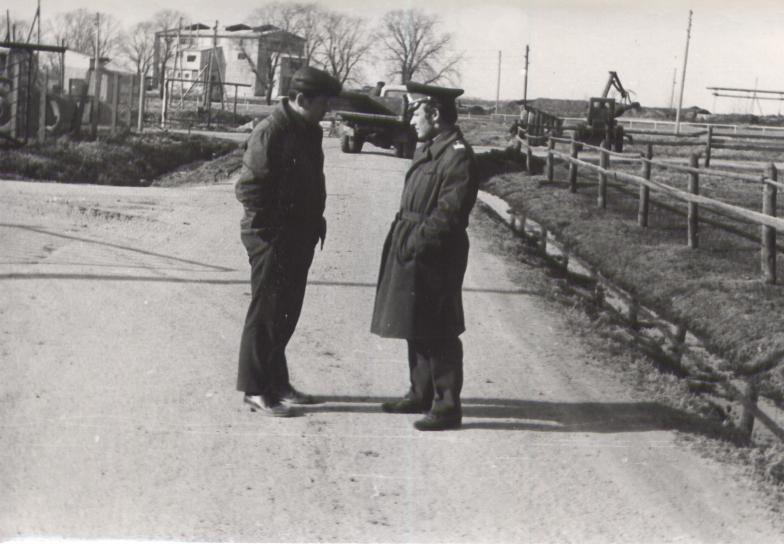 Miilits külatänaval