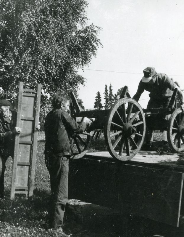 Eksponaadi mahatõstmine EPM-i õuel