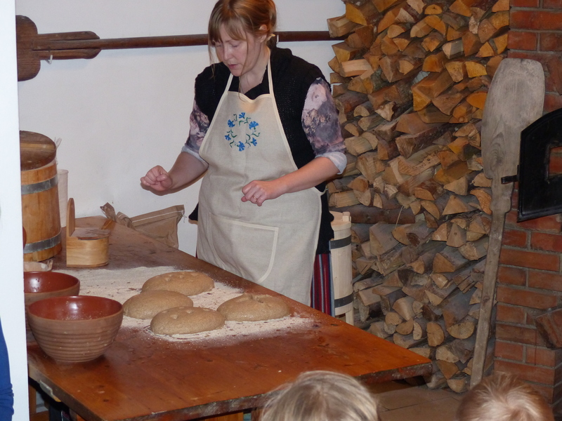 Muuseumitundi  "Leib ja teraviljad meie laual" viib läbi muuseumi giid-pedagoog Kerle Kadak
