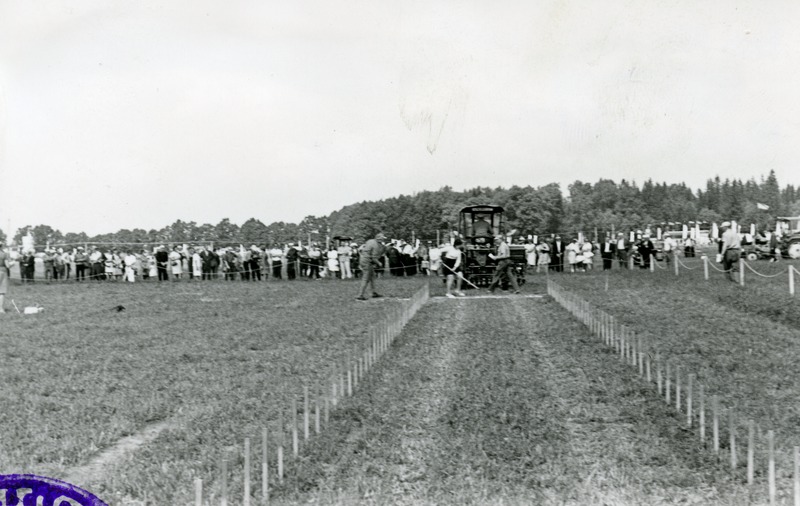 Gagarini nim. Näidissovhoostehnikum. Vabariiklikud põllumajandustöötajate kutsealavõistlused: agronoomide mitmevõistlus