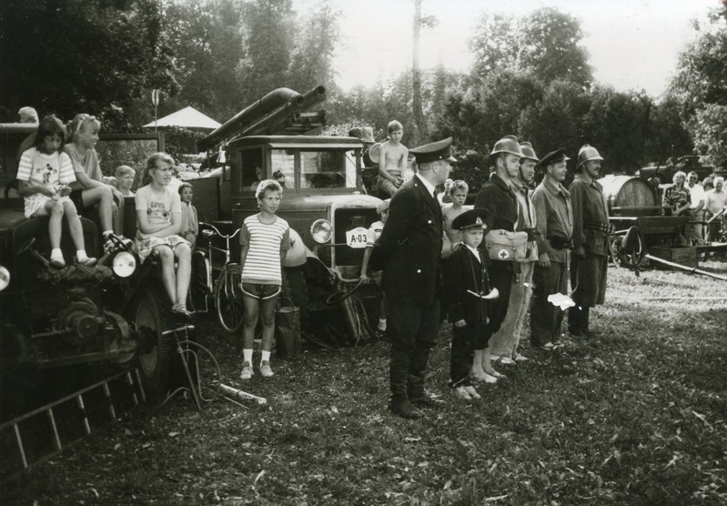 Järvamaa vanatehnika klubi Retron tuletõrjujate show