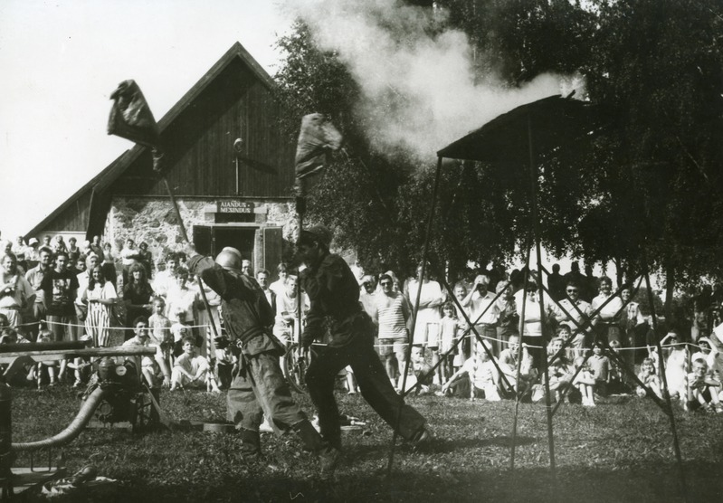 Järvamaa vanatehnika klubi Retron tuletõrjujate show