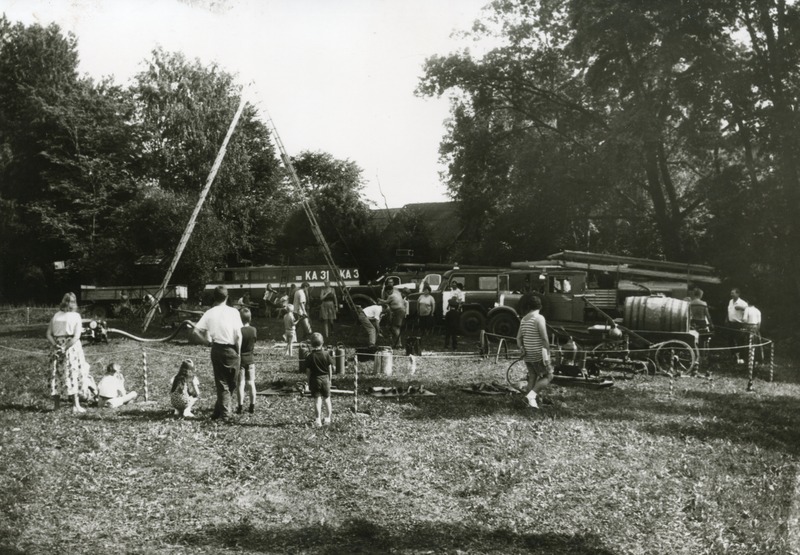 Järvamaa vanatehnika klubi Retron tuletõrjujate show