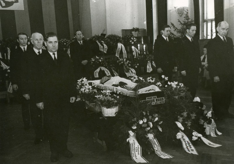 Album prof. C.Ruusi matustest 1974.a.