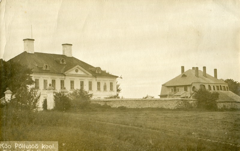 Eesti Aleksandri Alampõllutöökool Kõos. Paremal õpetajate maja