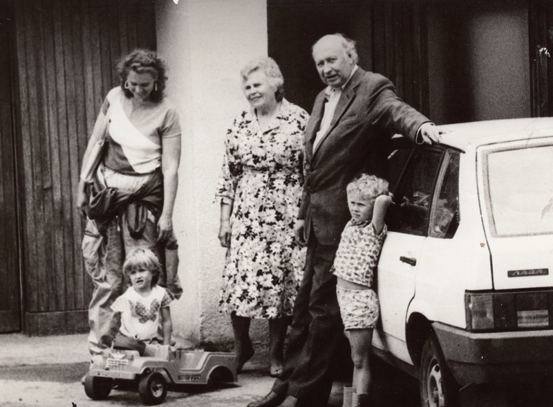 Kuusalu kolhoosi esimees Arnold Vunk perega