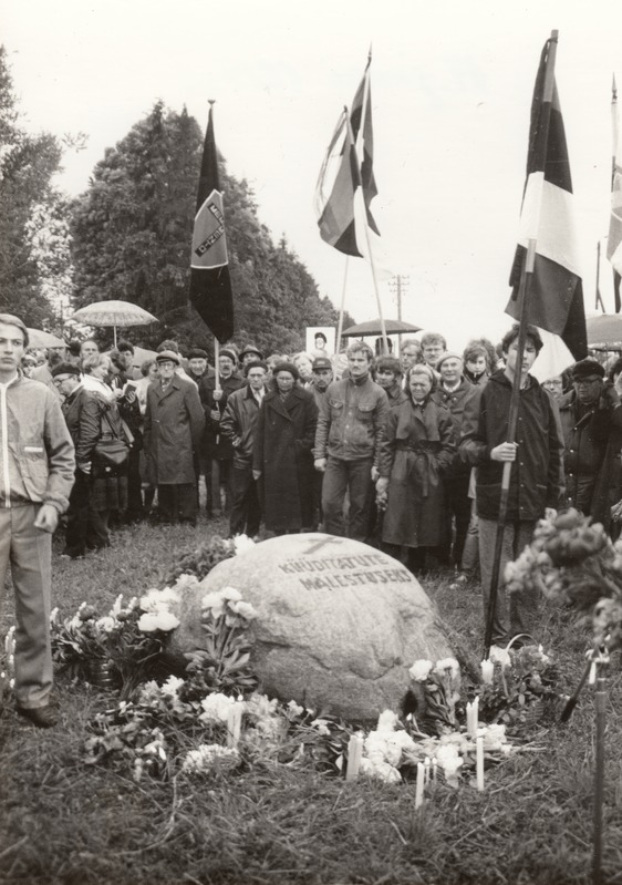 Küüditatutele mälestuskivi avamine 1989.a.