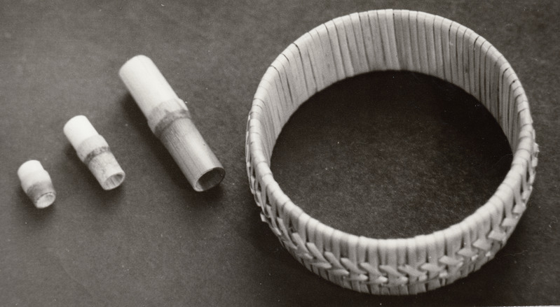 Roost punutud käevõru